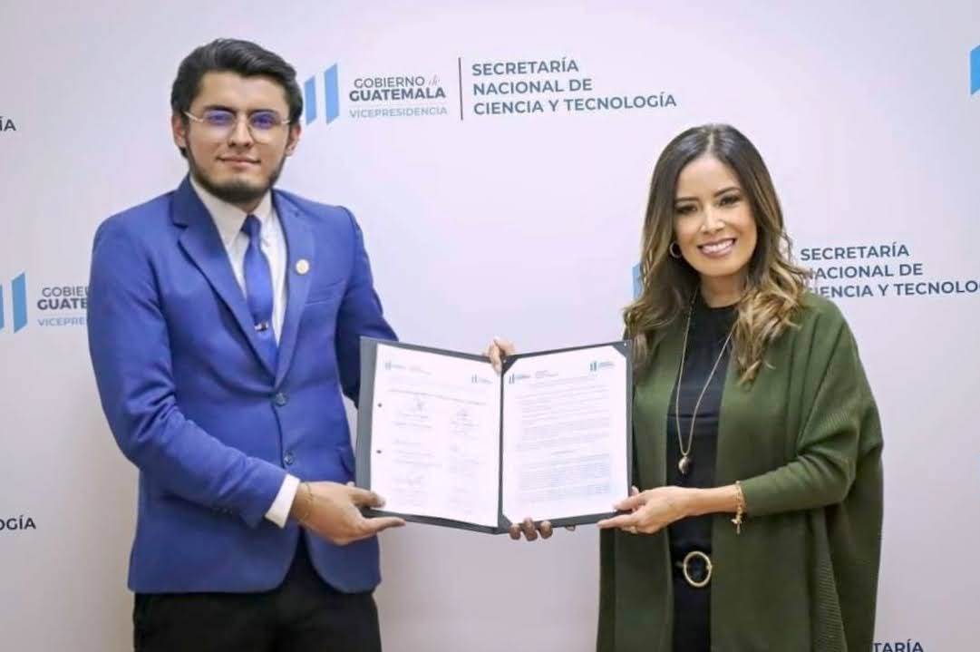 Oscar Morales Cuellar con la secretaria general de
								Ciencia y Tecnologia de Guatemala SENACYT, Ana Chan.